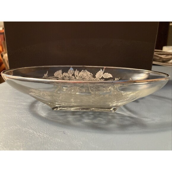 Vintage Martinsville Silver Overlay Oval Candy , Pickle, Relish Dish 8" x 5" x 2 - Picture 2 of 12